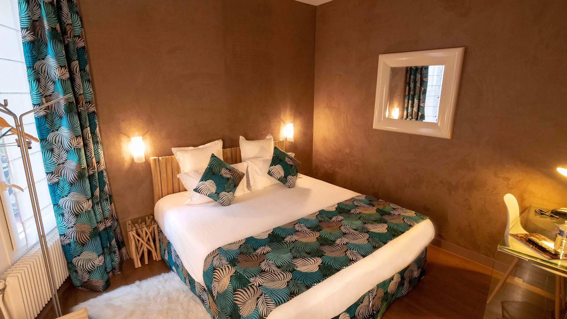 Makom Pereire Hotel